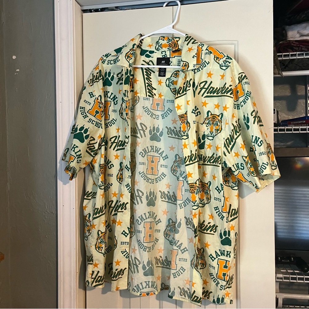 H & M Stranger Things Men's XL Multicolor Hawkins High School Button-Front Shirt